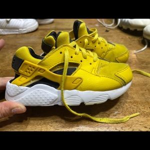 Nike hurricane shoes size 11c